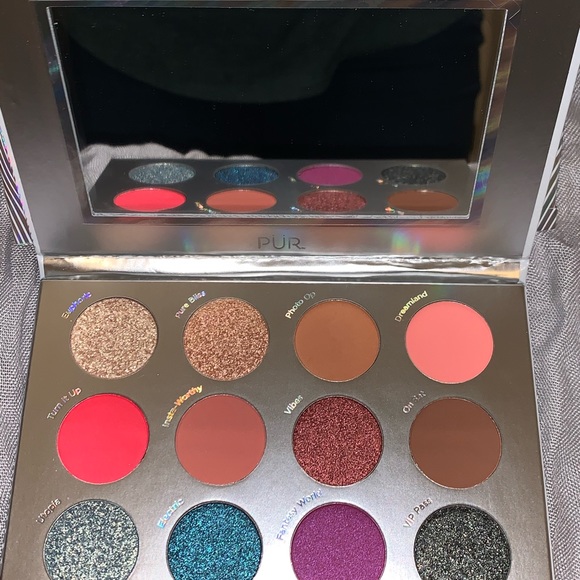 SOLD! 4-piece makeup bundle - Picture 2 of 2